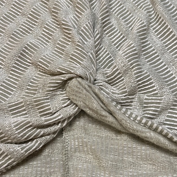 Daytrip Women’s Twisted Front Top - Picture 5 of 10